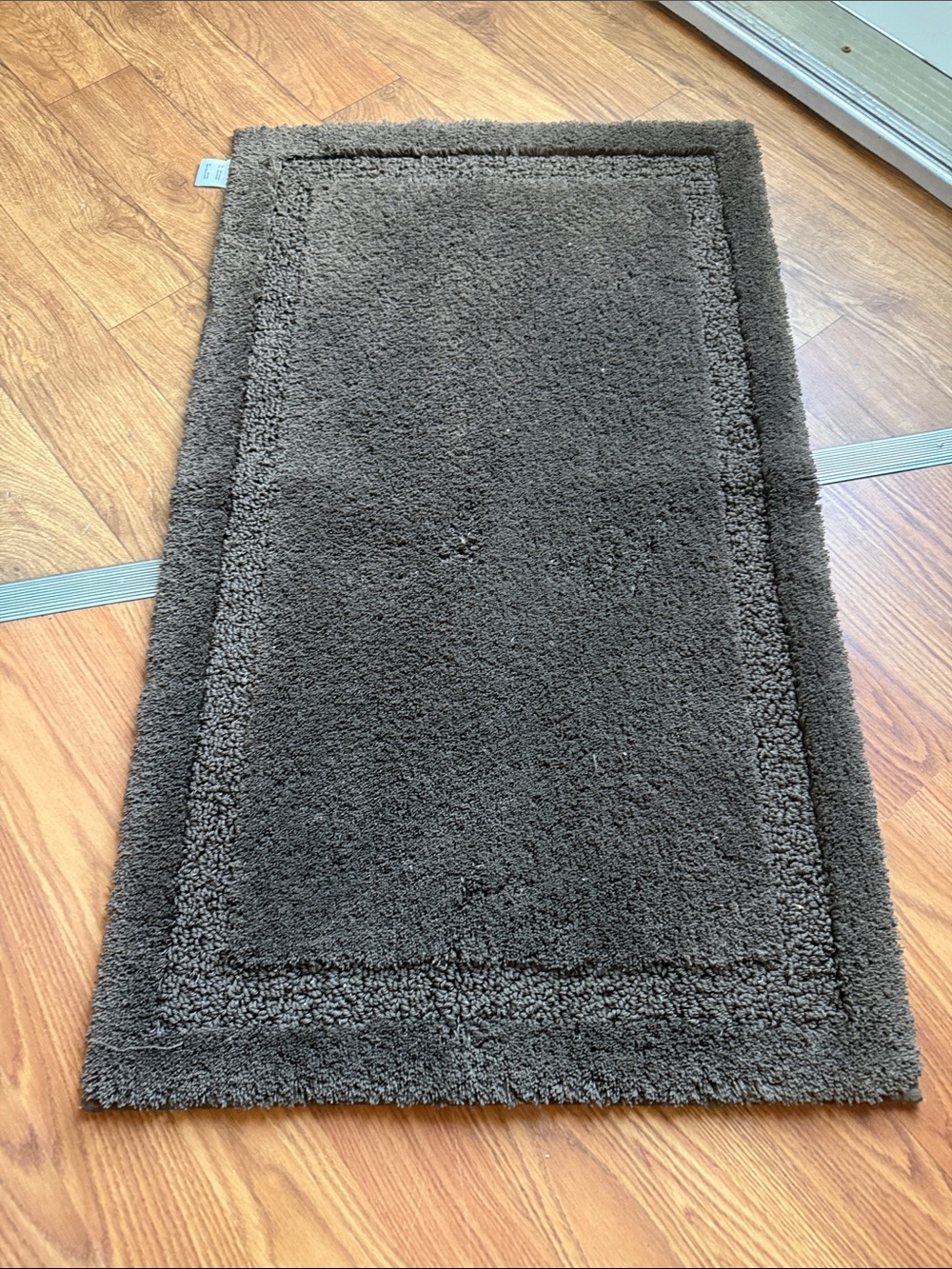 Plush Brown Bath Mat with Microfiber Pile cannon made great qualitu